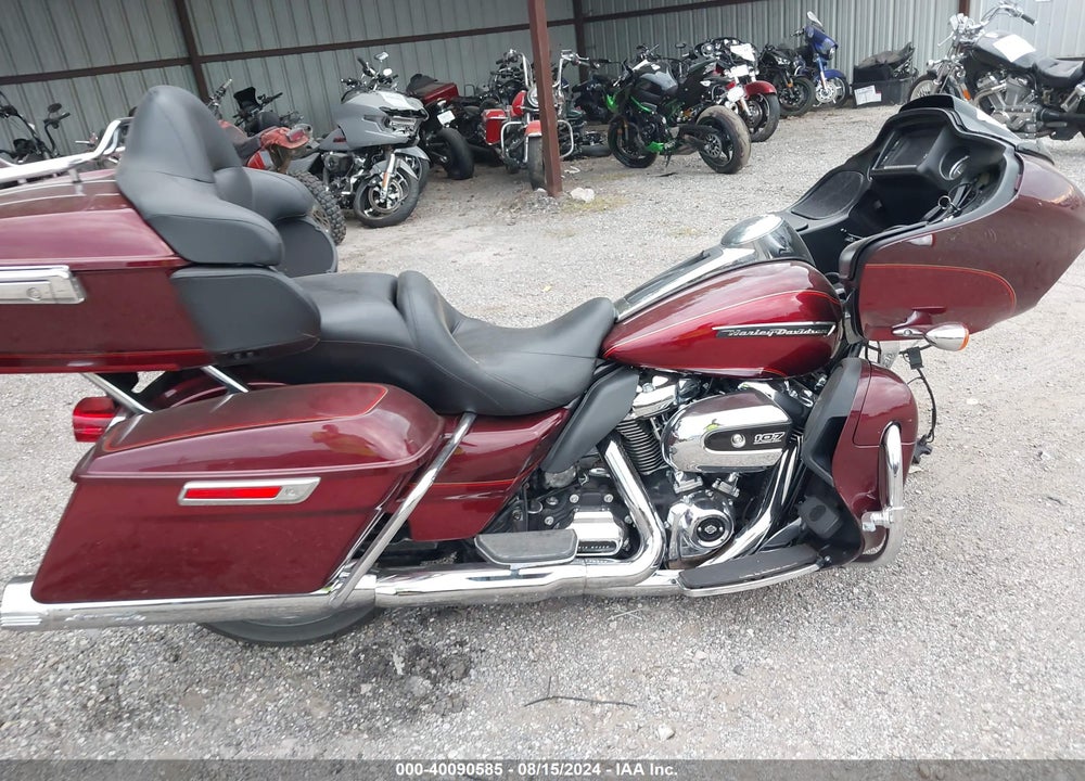 2017 HARLEY-DAVIDSON FLTRU VIN: 1HD1KGD12HB682369