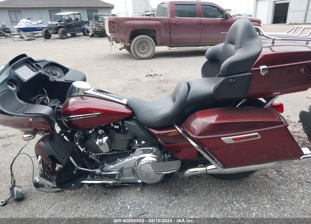 2017 HARLEY-DAVIDSON FLTRU VIN: 1HD1KGD12HB682369