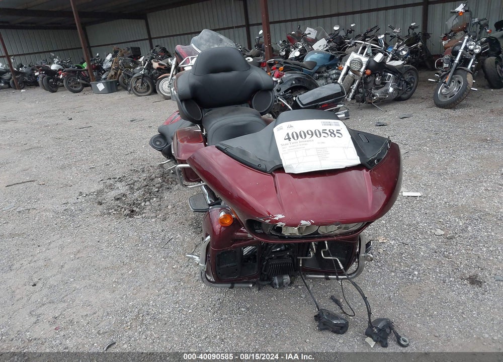 2017 HARLEY-DAVIDSON FLTRU VIN: 1HD1KGD12HB682369