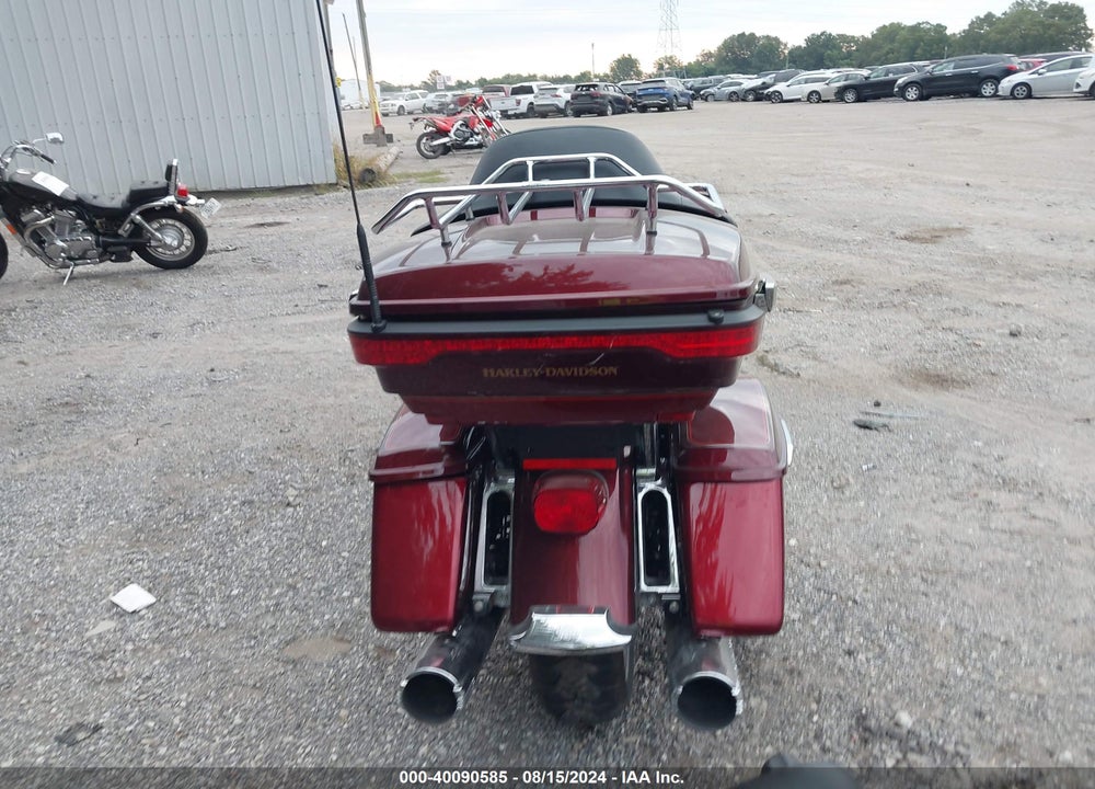 2017 HARLEY-DAVIDSON FLTRU VIN: 1HD1KGD12HB682369