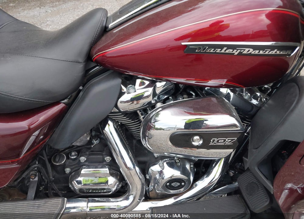 2017 HARLEY-DAVIDSON FLTRU VIN: 1HD1KGD12HB682369