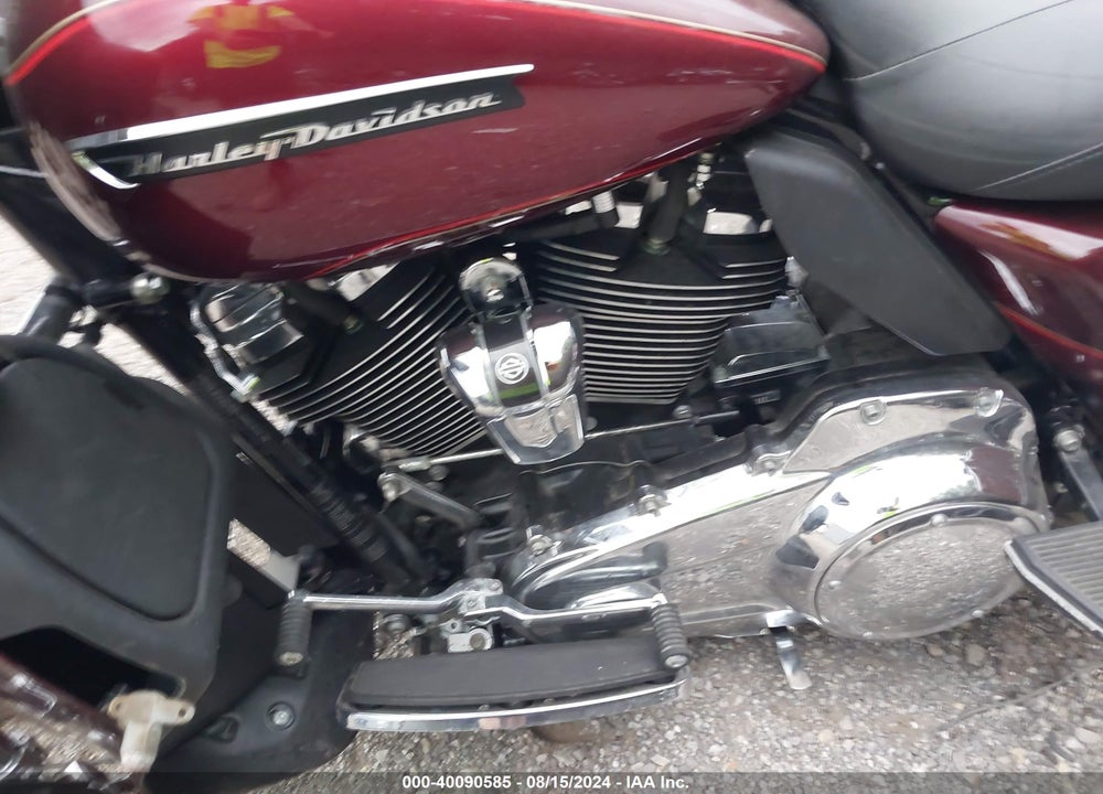 2017 HARLEY-DAVIDSON FLTRU VIN: 1HD1KGD12HB682369