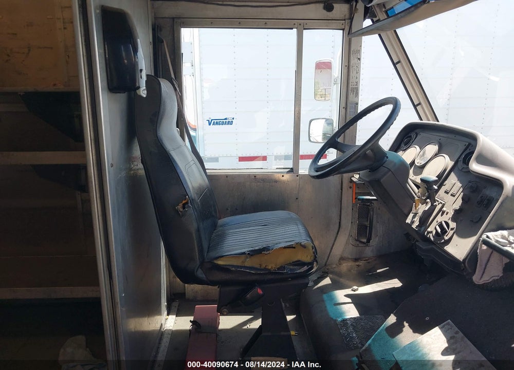 2006 FREIGHTLINER CHASSIS M LINE WALK-IN VAN VIN: 4UZAAPBW06CX34653