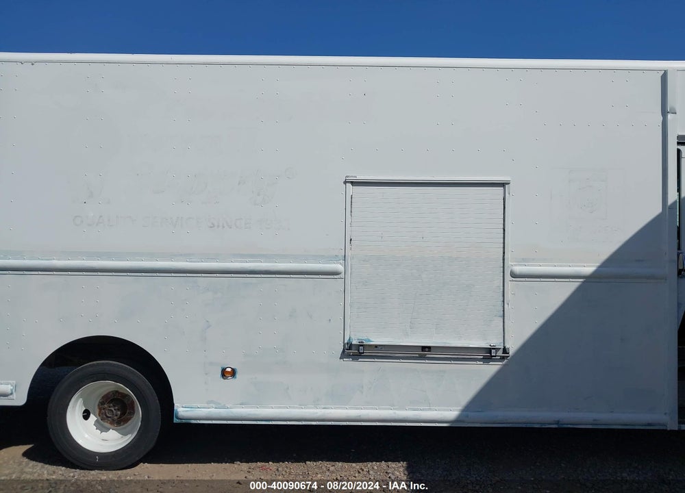 2006 FREIGHTLINER CHASSIS M LINE WALK-IN VAN VIN: 4UZAAPBW06CX34653