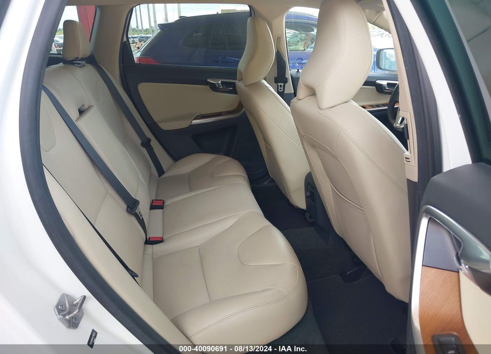 2017 VOLVO XC60 T5 INSCRIPTION VIN: YV440MDU8H2180623