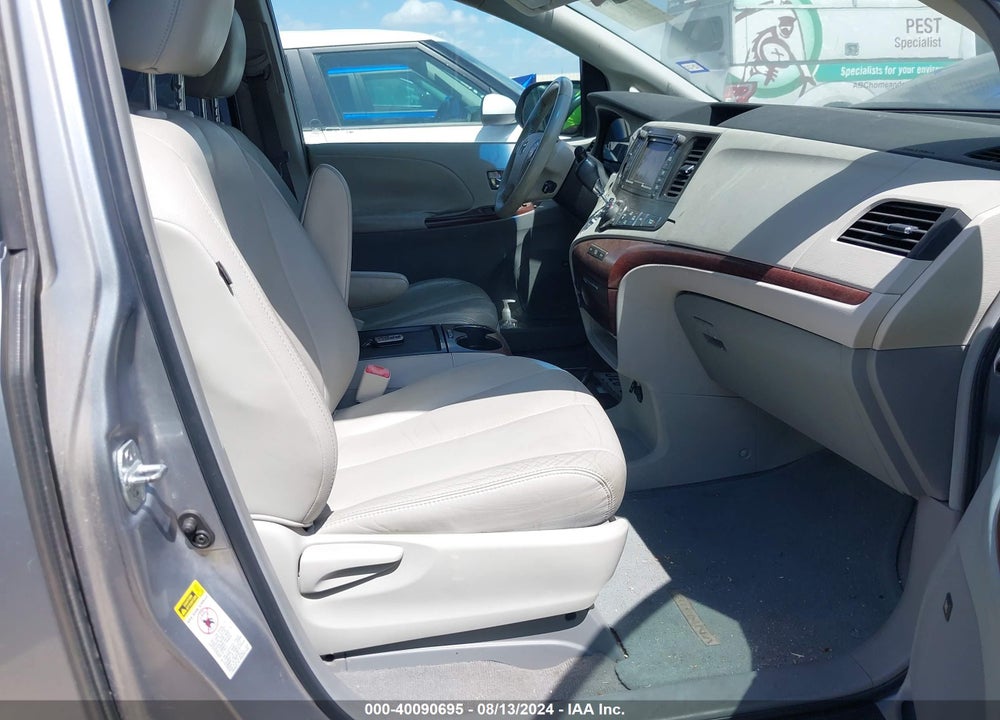 2011 TOYOTA SIENNA XLE V6 VIN: 5TDYK3DC4BS094564