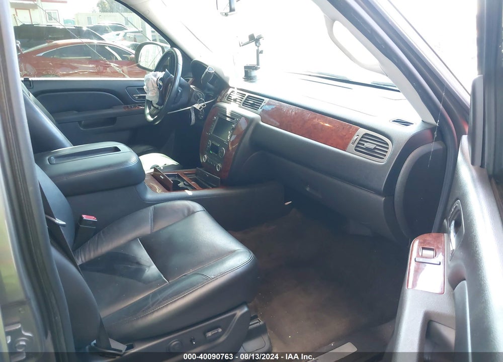 2011 CHEVROLET TAHOE LTZ VIN: 1GNSCCE05BR136186