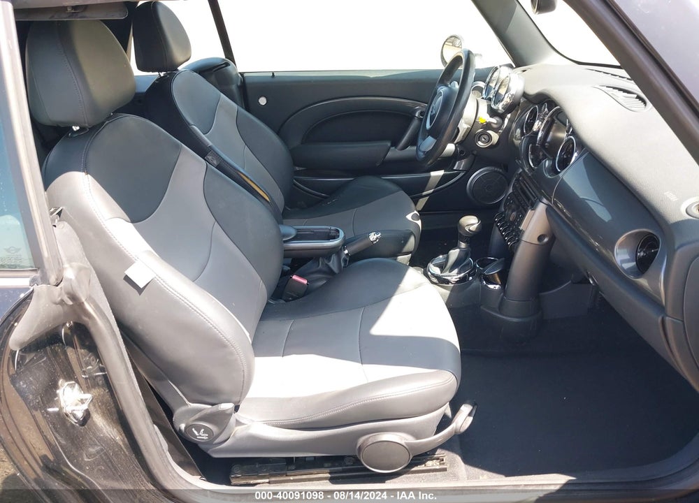 2006 MINI COOPER S VIN: WMWRH33526TK57948