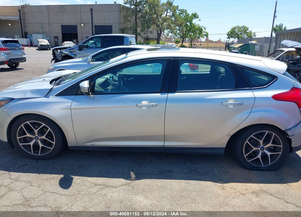 2017 FORD FOCUS SEL VIN: 1FADP3M23HL246065