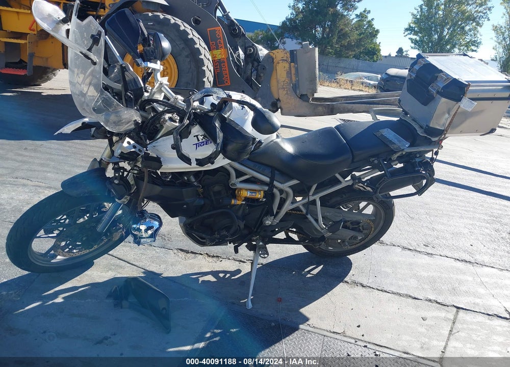 2011 TRIUMPH MOTORCYCLE TIGER 800XC ABS VIN: SMTE06BF6BJ495880