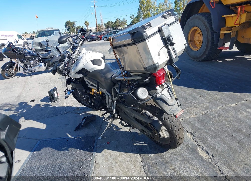 2011 TRIUMPH MOTORCYCLE TIGER 800XC ABS VIN: SMTE06BF6BJ495880