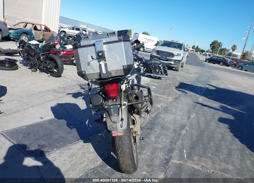 2011 TRIUMPH MOTORCYCLE TIGER 800XC ABS VIN: SMTE06BF6BJ495880