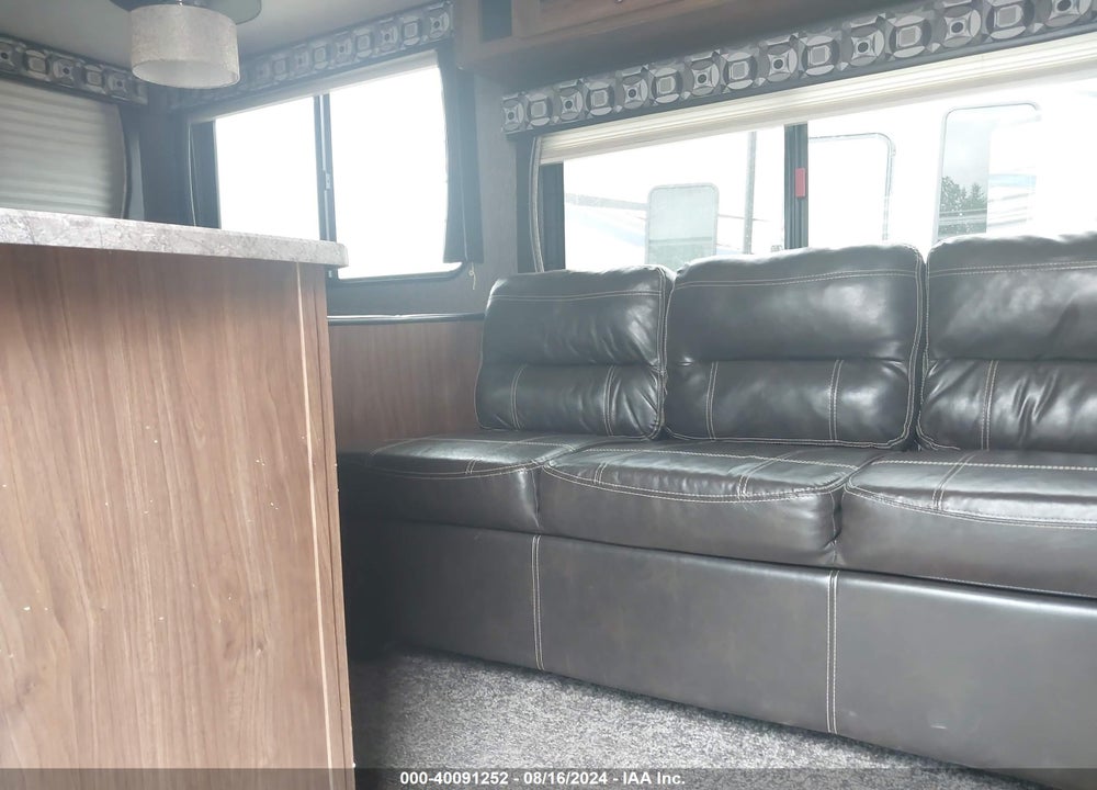 2018 HEARTLAND PIONEER VIN: 5SFPB3124JE382691