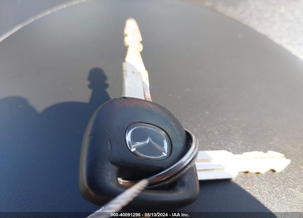 2004 MAZDA 3 I VIN: JM1BK32F741152931