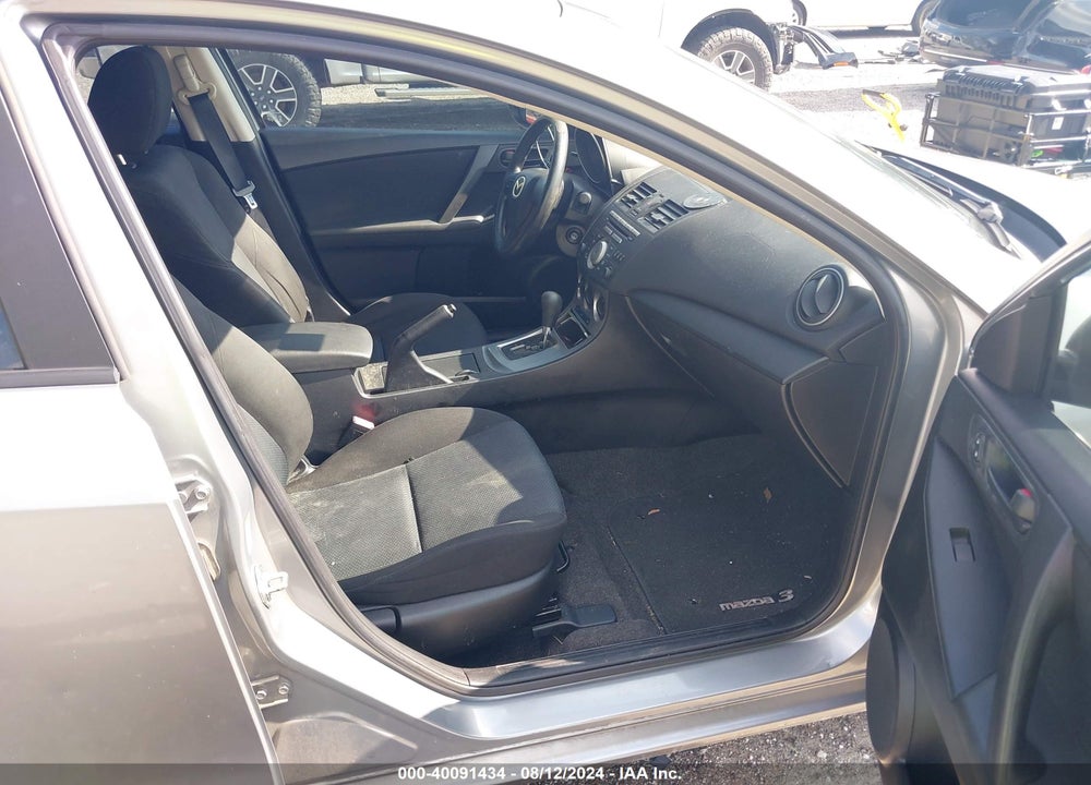 2011 MAZDA 3 I SPORT VIN: JM1BL1UF5B1441852