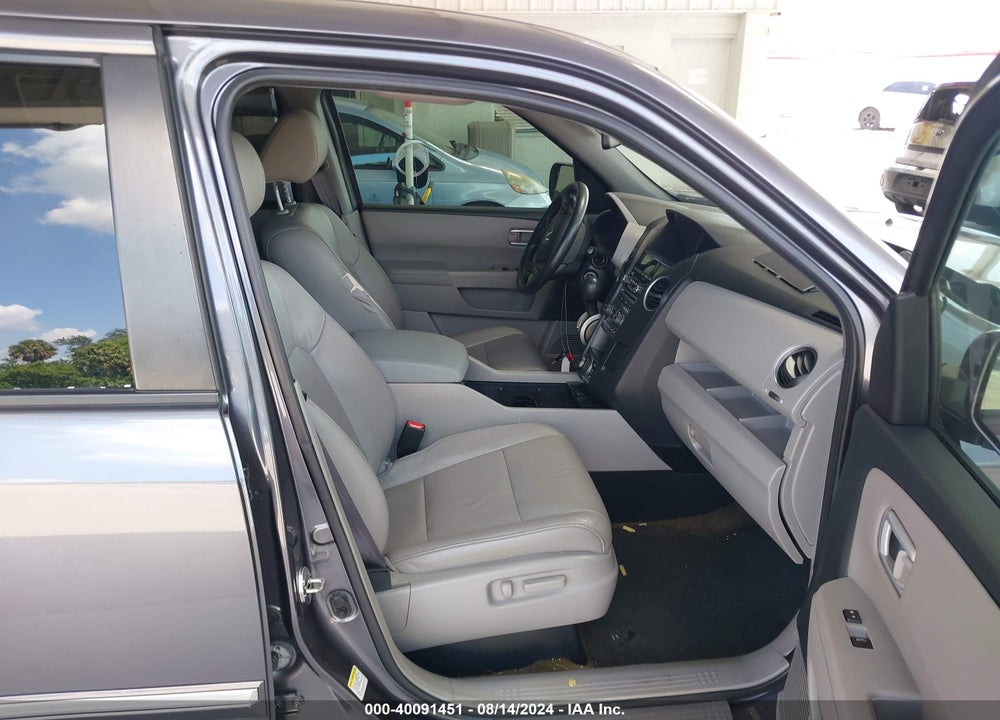 2015 HONDA PILOT TOURING VIN: 5FNYF3H98FB010212