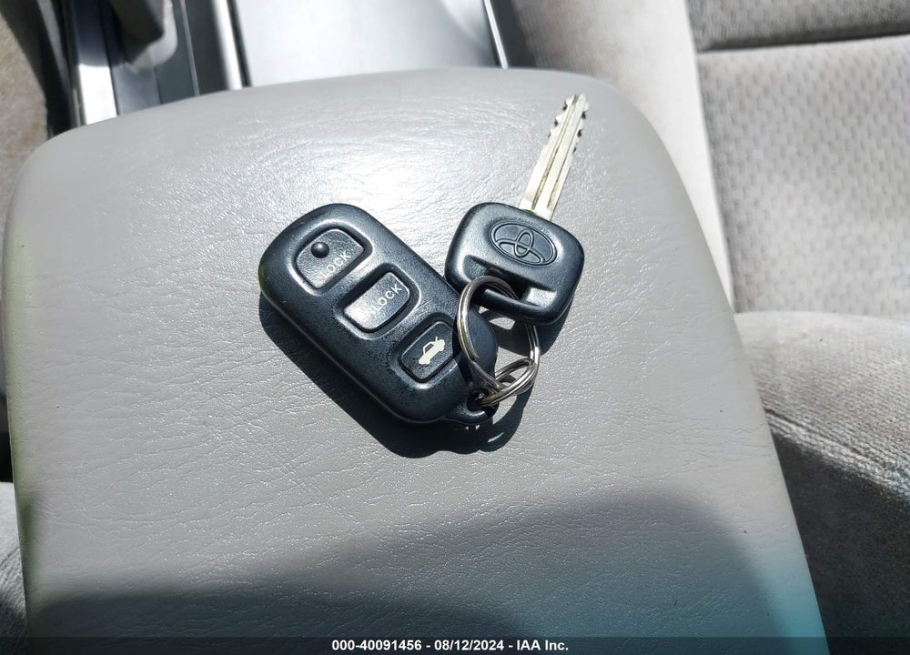 2002 TOYOTA CAMRY LE VIN: 4T1BE32K82U008400