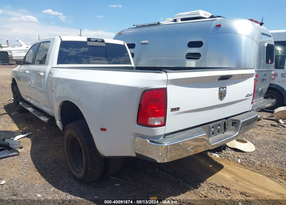 2018 RAM 3500 SLT  4X4 8' BOX VIN: 3C63RRHL2JG385555