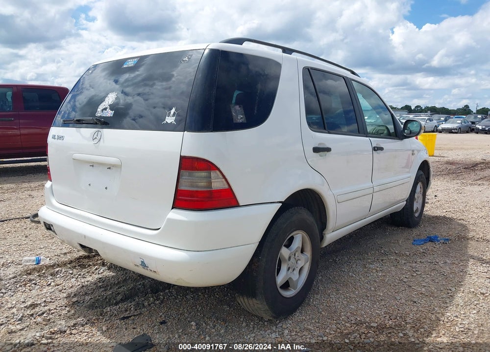 2000 MERCEDES-BENZ ML 320 VIN: 4JGAB54E4YA181090