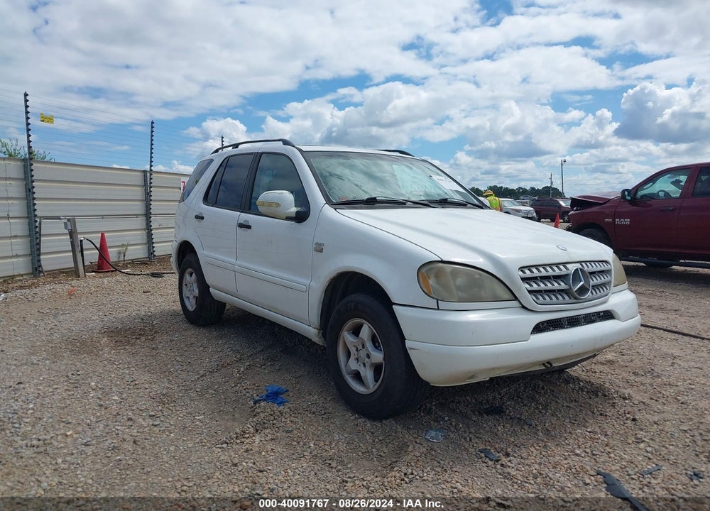 2000 MERCEDES-BENZ ML 320 VIN: 4JGAB54E4YA181090