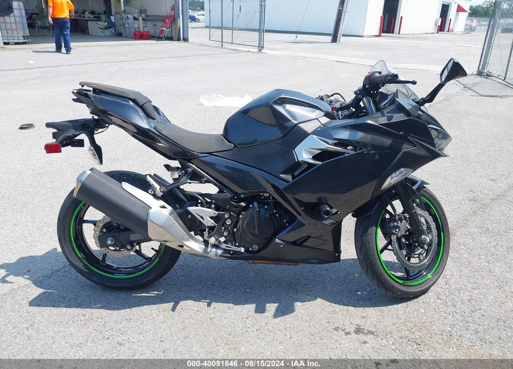 2022 KAWASAKI EX400 VIN: JKAEXKH10NDAH5137