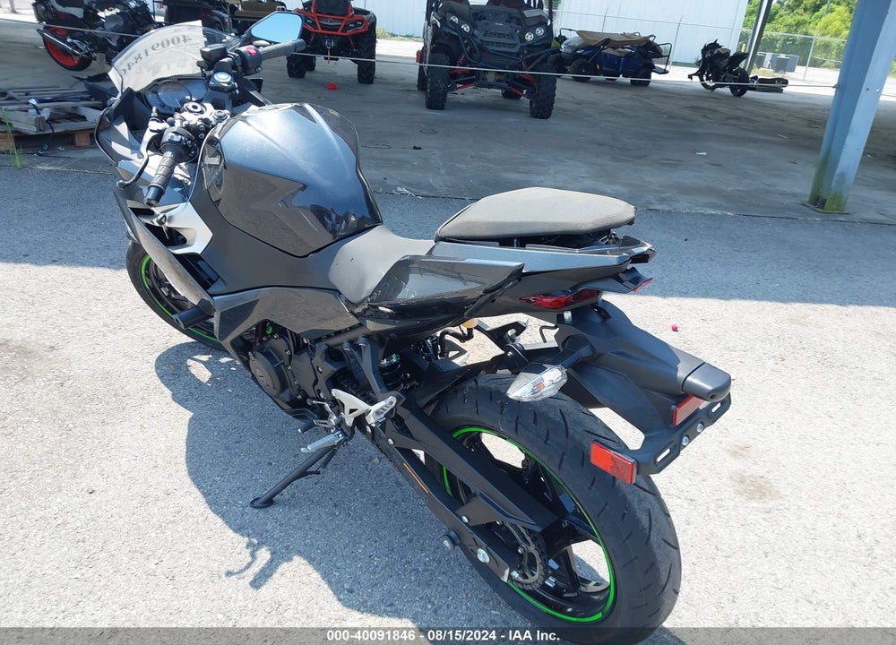2022 KAWASAKI EX400 VIN: JKAEXKH10NDAH5137