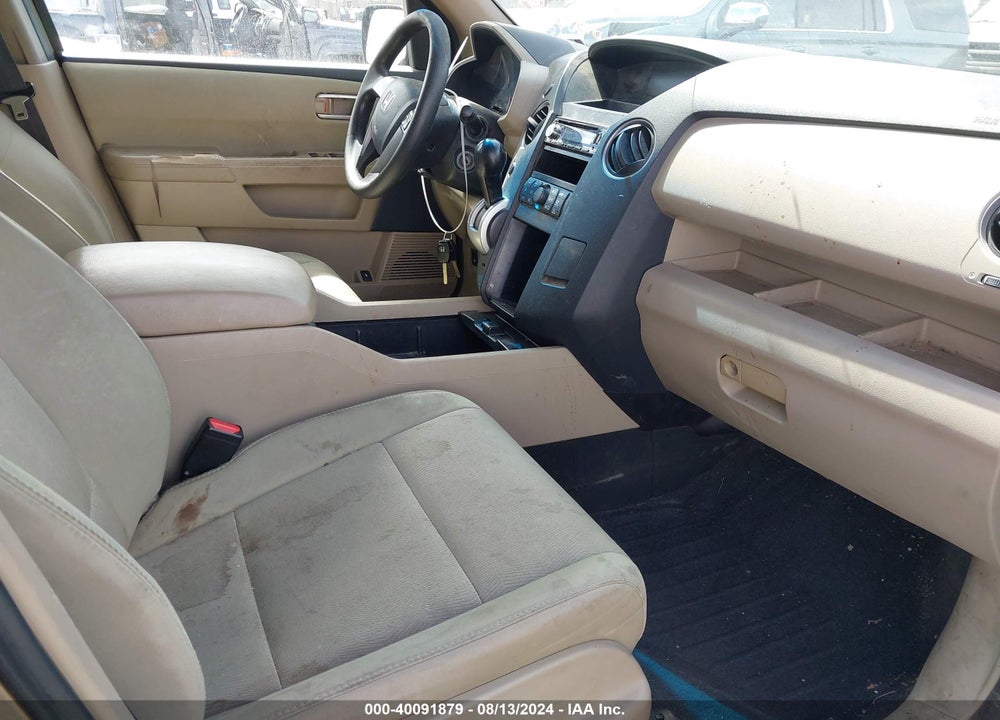 2011 HONDA PILOT LX VIN: 5FNYF4H24BB019234