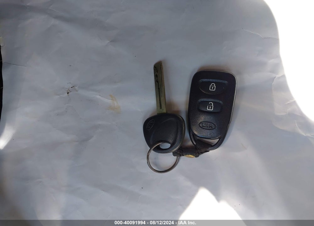 2011 KIA SORENTO LX VIN: 5XYKTCA19BG134981