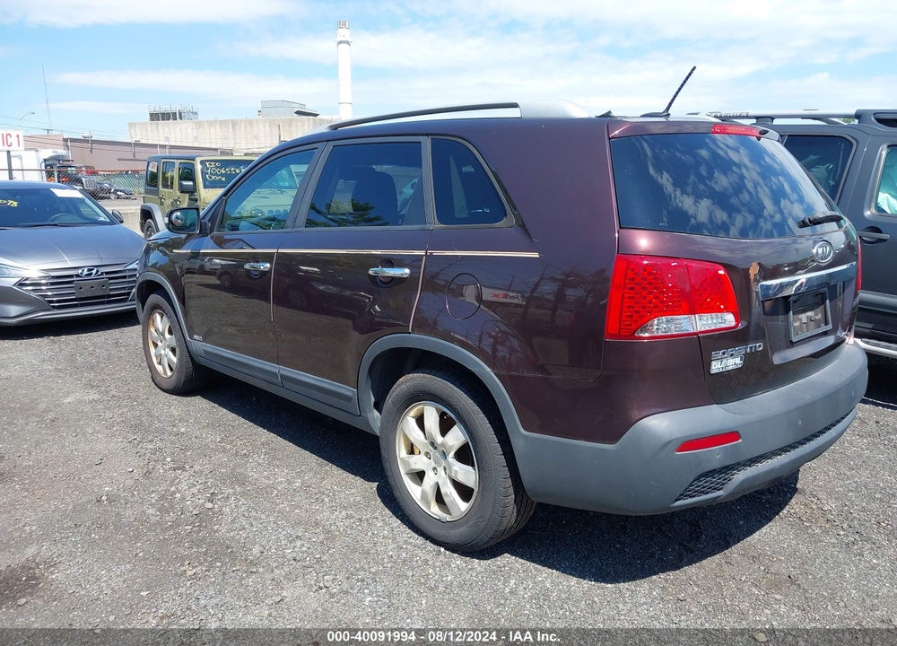 2011 KIA SORENTO LX VIN: 5XYKTCA19BG134981