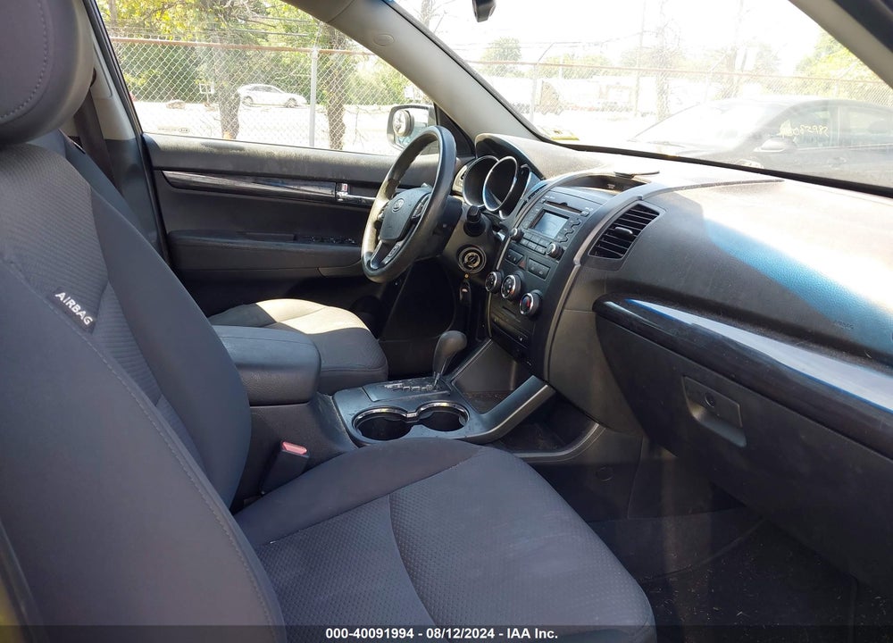 2011 KIA SORENTO LX VIN: 5XYKTCA19BG134981