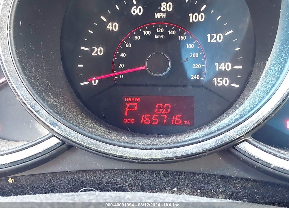 2011 KIA SORENTO LX VIN: 5XYKTCA19BG134981
