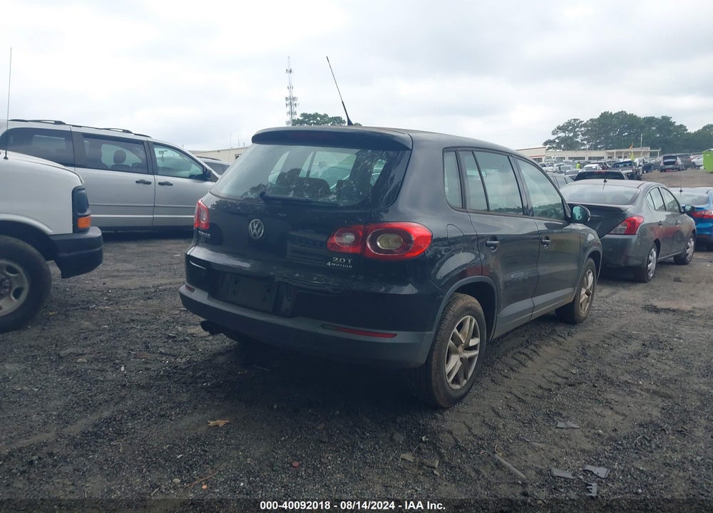 2011 VOLKSWAGEN TIGUAN S VIN: WVGBV7AX6BW501131
