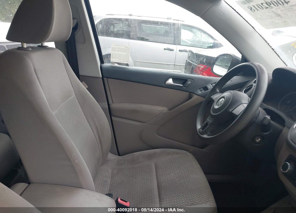 2011 VOLKSWAGEN TIGUAN S VIN: WVGBV7AX6BW501131