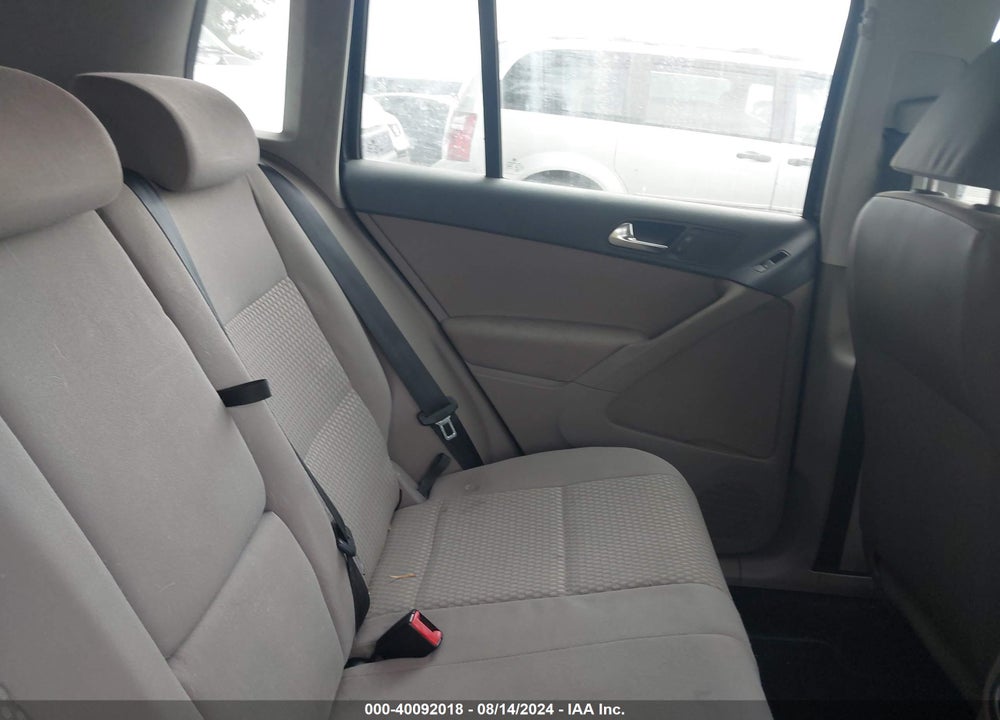 2011 VOLKSWAGEN TIGUAN S VIN: WVGBV7AX6BW501131