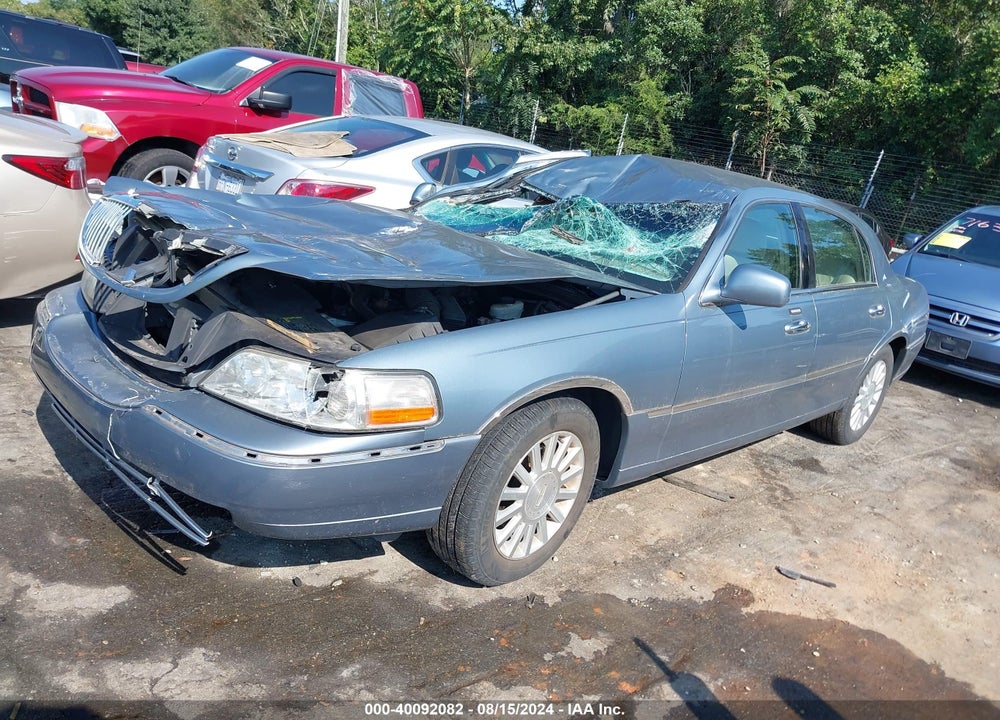 2004 LINCOLN TOWN CAR SIGNATURE VIN: 1LNHM81W14Y684729