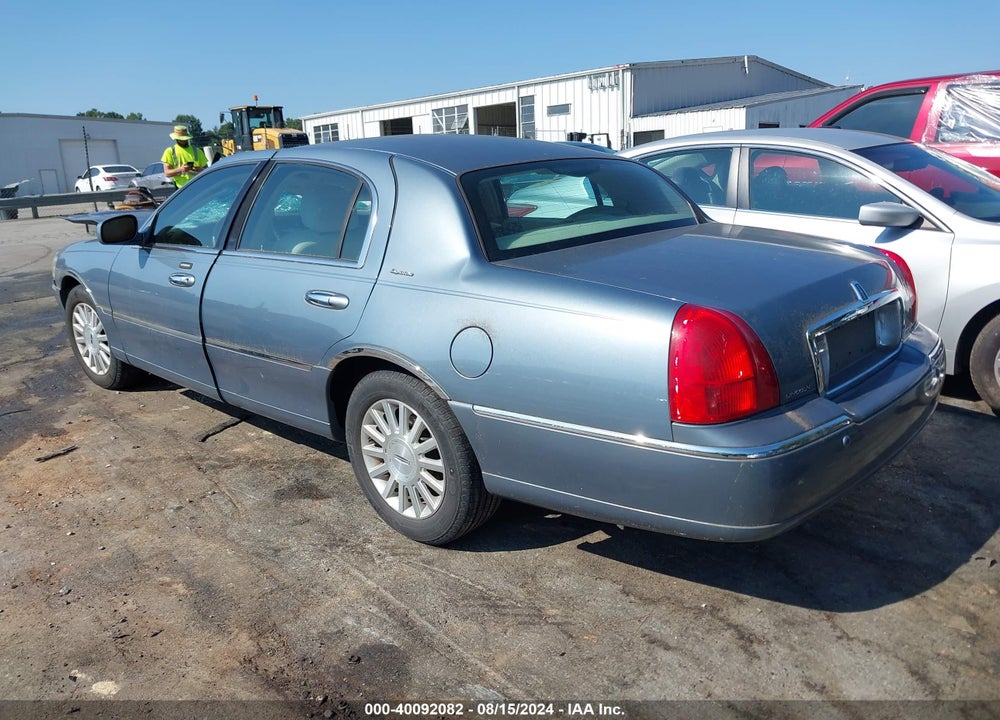 2004 LINCOLN TOWN CAR SIGNATURE VIN: 1LNHM81W14Y684729