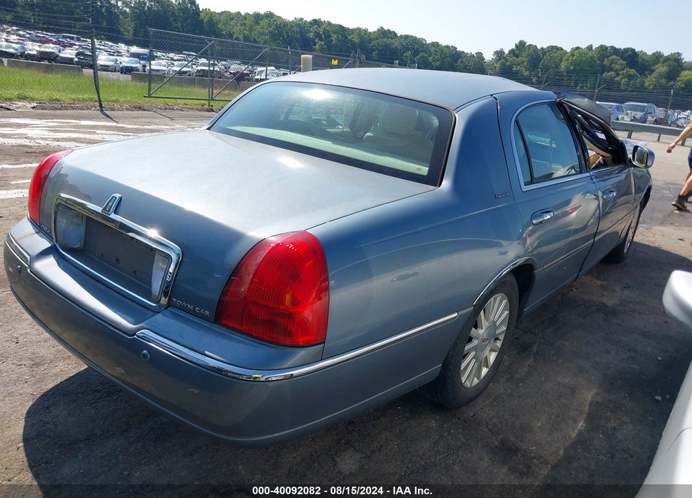 2004 LINCOLN TOWN CAR SIGNATURE VIN: 1LNHM81W14Y684729