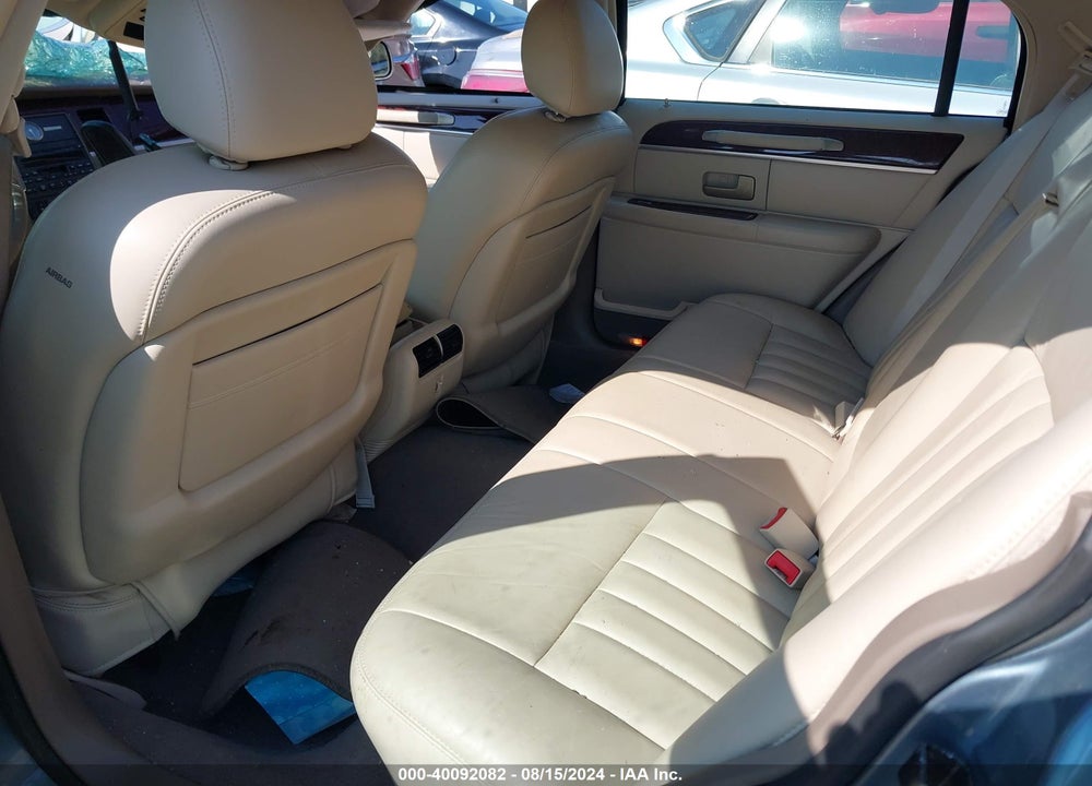 2004 LINCOLN TOWN CAR SIGNATURE VIN: 1LNHM81W14Y684729