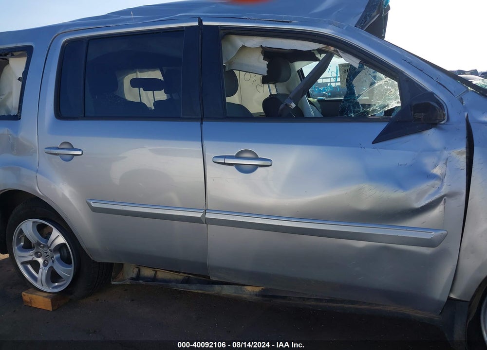 2014 HONDA PILOT EX VIN: 5FNYF4H42EB029623