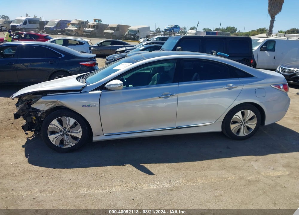 2015 HYUNDAI SONATA HYBRID VIN: KMHEC4A40FA130008