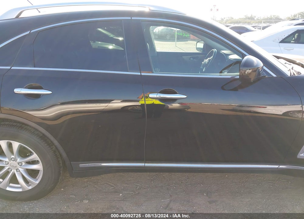 2014 INFINITI QX70 VIN: JN8CS1MU8EM451966