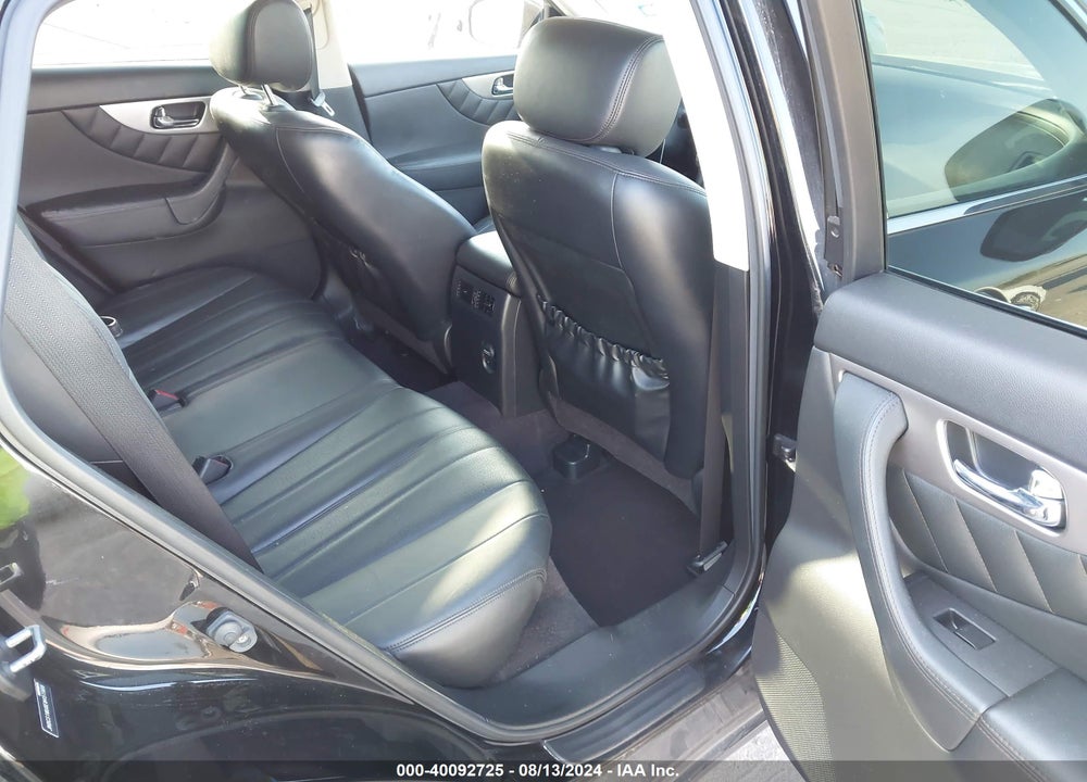 2014 INFINITI QX70 VIN: JN8CS1MU8EM451966
