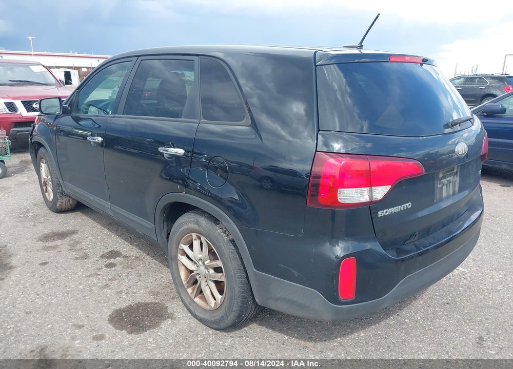 2015 KIA SORENTO LX VIN: 5XYKT3A65FG621709
