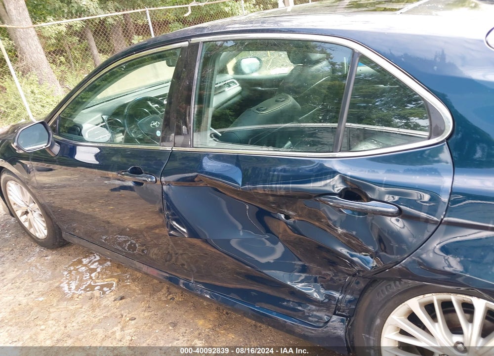 2018 TOYOTA CAMRY XLE VIN: 4T1B11HK7JU514175