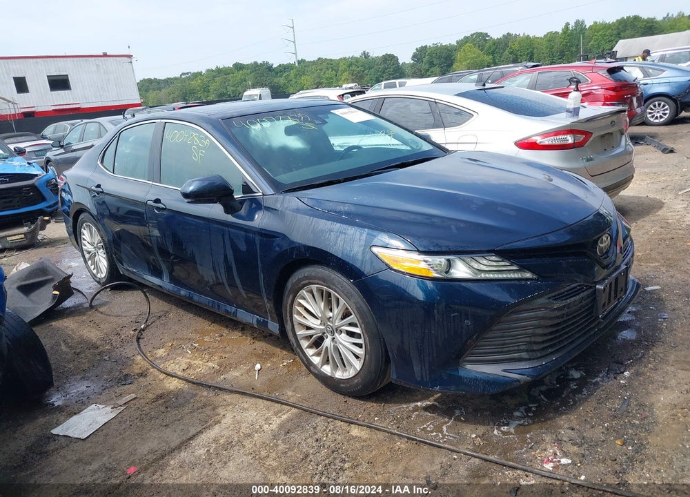 2018 TOYOTA CAMRY XLE VIN: 4T1B11HK7JU514175