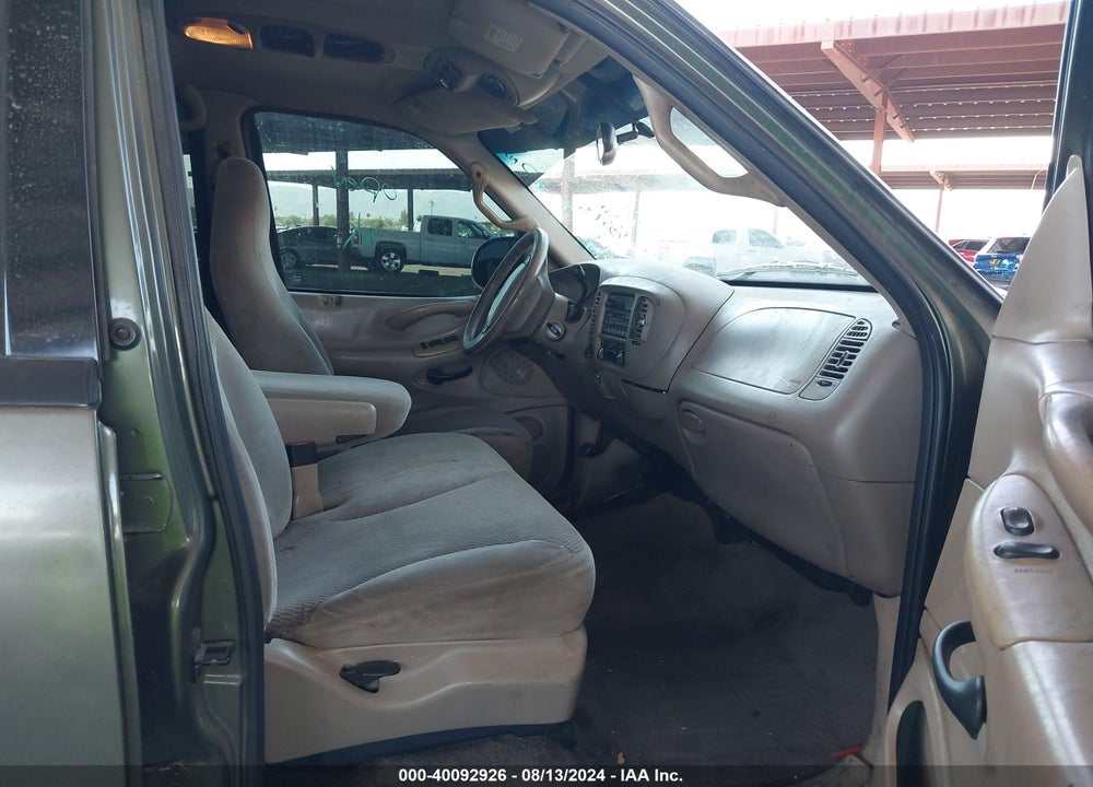 2001 FORD EXPEDITION XLT VIN: 1FMRU16W11LB12721