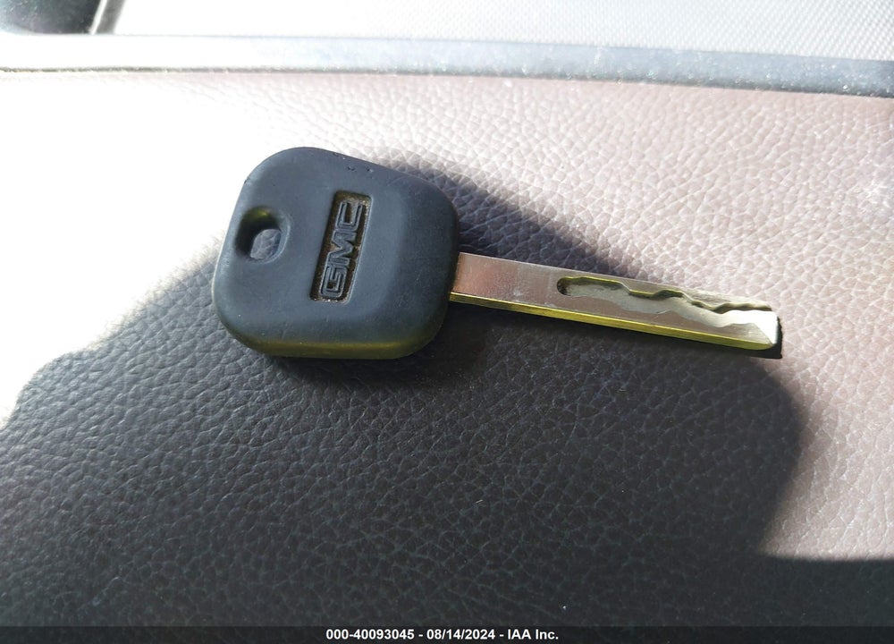 2015 GMC SIERRA 1500 DENALI VIN: 3GTU2WEC1FG341218