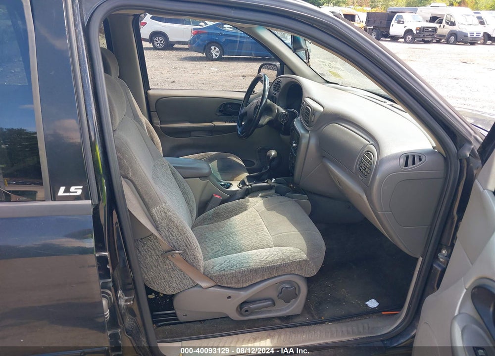 2002 CHEVROLET TRAILBLAZER LS VIN: 1GNDT13S322460862