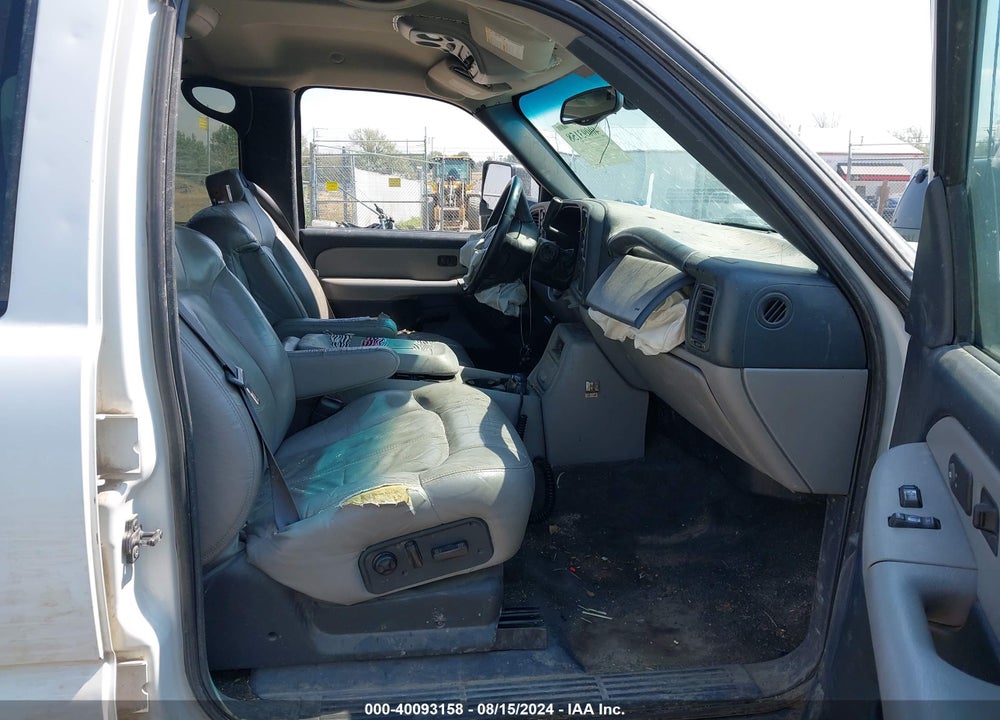 2001 CHEVROLET SUBURBAN 2500 LT VIN: 3GNGK26UX1G173141