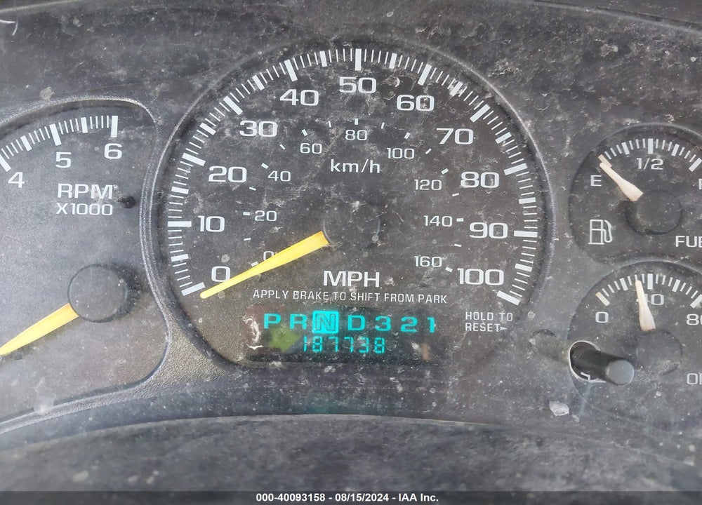 2001 CHEVROLET SUBURBAN 2500 LT VIN: 3GNGK26UX1G173141